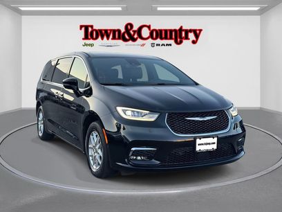 Certified 2025 Chrysler Pacifica Select