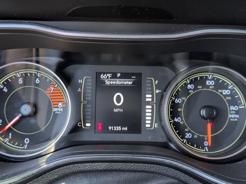 Used 2019 Jeep Cherokee Latitude w/ Cold Weather Group image 4