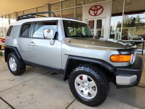 Used 2010 Toyota FJ Cruiser Base image 4