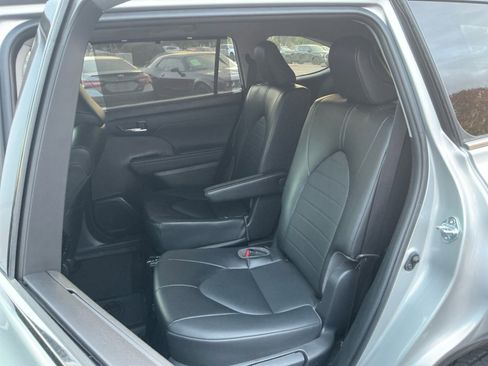 Certified 2022 Toyota Highlander XLE image 17