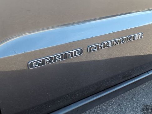 Used 2021 Jeep Grand Cherokee Laredo X image 10