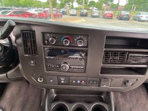 Used 2020 Chevrolet Express 3500 LT w/ LT Preferred Equipment Group RWD image 12