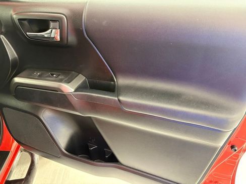 Used 2016 Toyota Tacoma TRD Off-Road w/ Premium & Technology Package AWD/4WD image 42