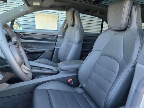 New 2026 Porsche Macan Turbo Electric image 5