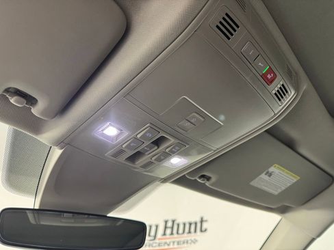 Used 2024 Volkswagen Tiguan Wolfsburg Edition image 21