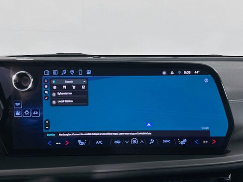 Used 2025 Chevrolet Traverse LT image 22