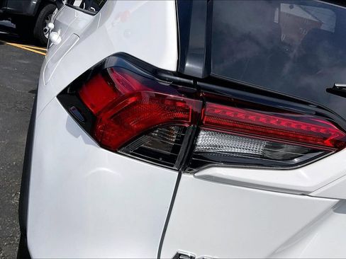 Used 2021 Toyota RAV4 XLE w/ Carpet Mat Package (TMS) image 28