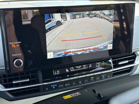 Used 2025 Toyota Sienna Limited AWD/4WD image 21