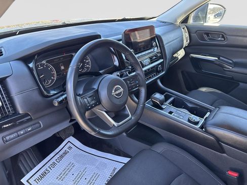 Used 2025 Nissan Pathfinder SV AWD/4WD image 14