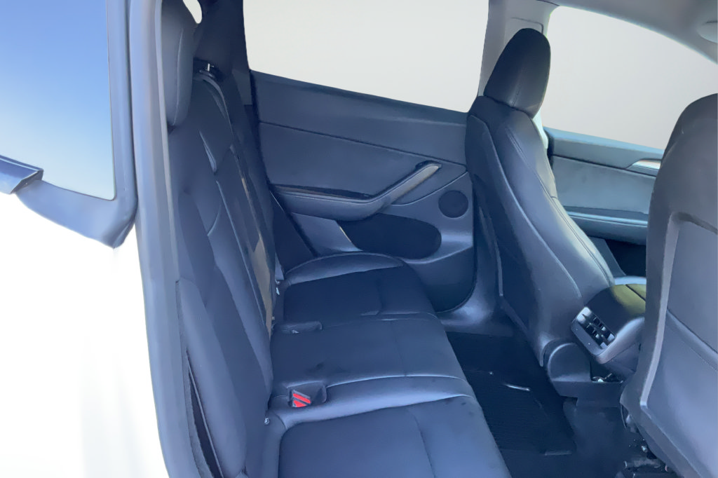 Used 2024 Tesla Model Y 2WD image 18