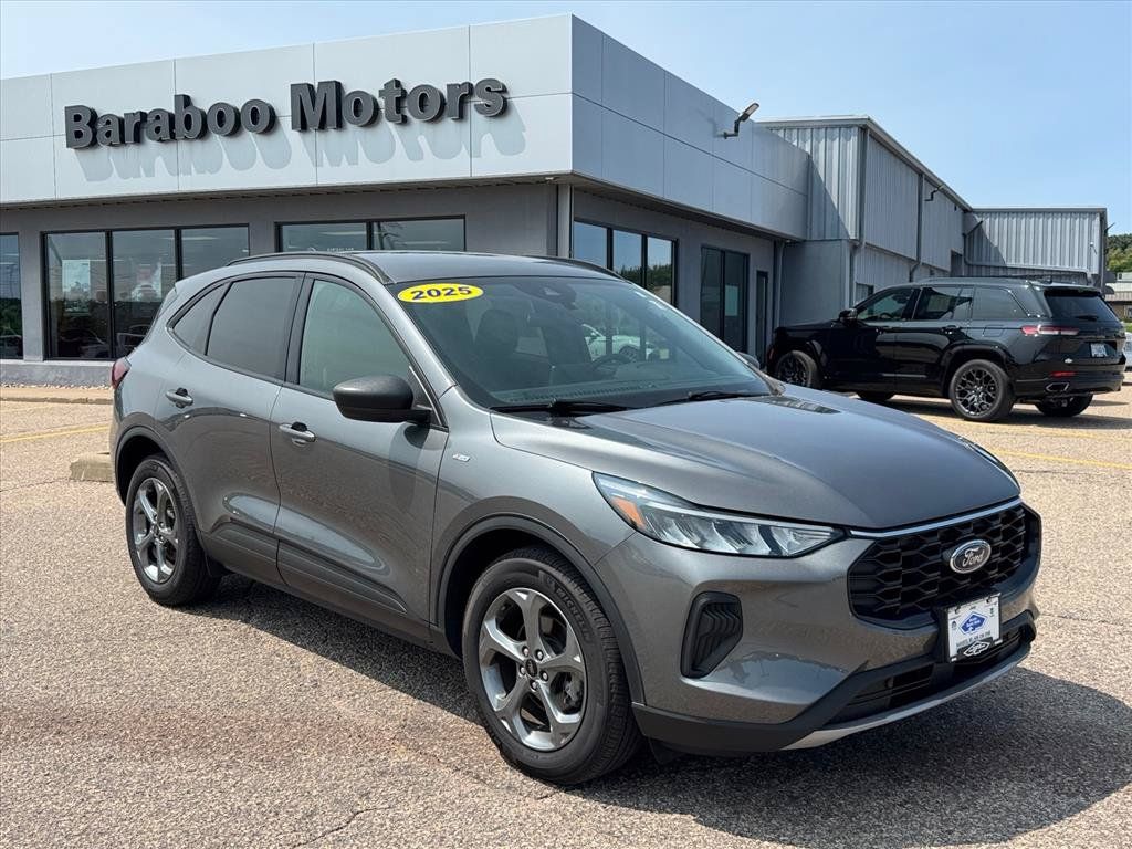 Used 2025 Ford Escape ST-Line FWD image 1