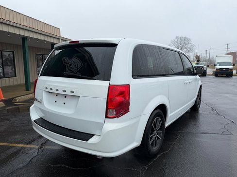 Used 2019 Dodge Grand Caravan SXT w/ Driver Convenience Group image 3