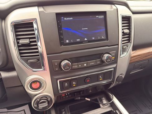 Used 2016 Nissan Titan SL image 40