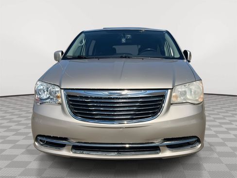 Used 2016 Chrysler Town & Country Touring FWD image 26