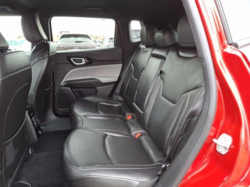 Used 2025 Jeep Compass Limited image 10