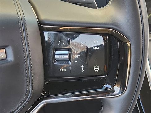 Used 2025 Land Rover Range Rover Velar Dynamic SE image 28