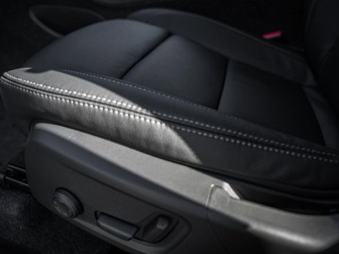 New 2026 Volvo XC40 B5 Plus w/ Protection Package Premier image 37