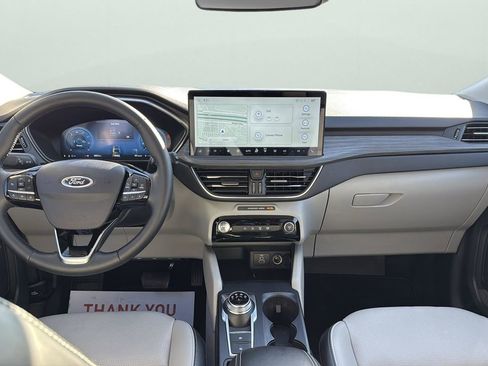 Certified 2025 Ford Escape Platinum w/ Class II Trailer Tow Package image 22