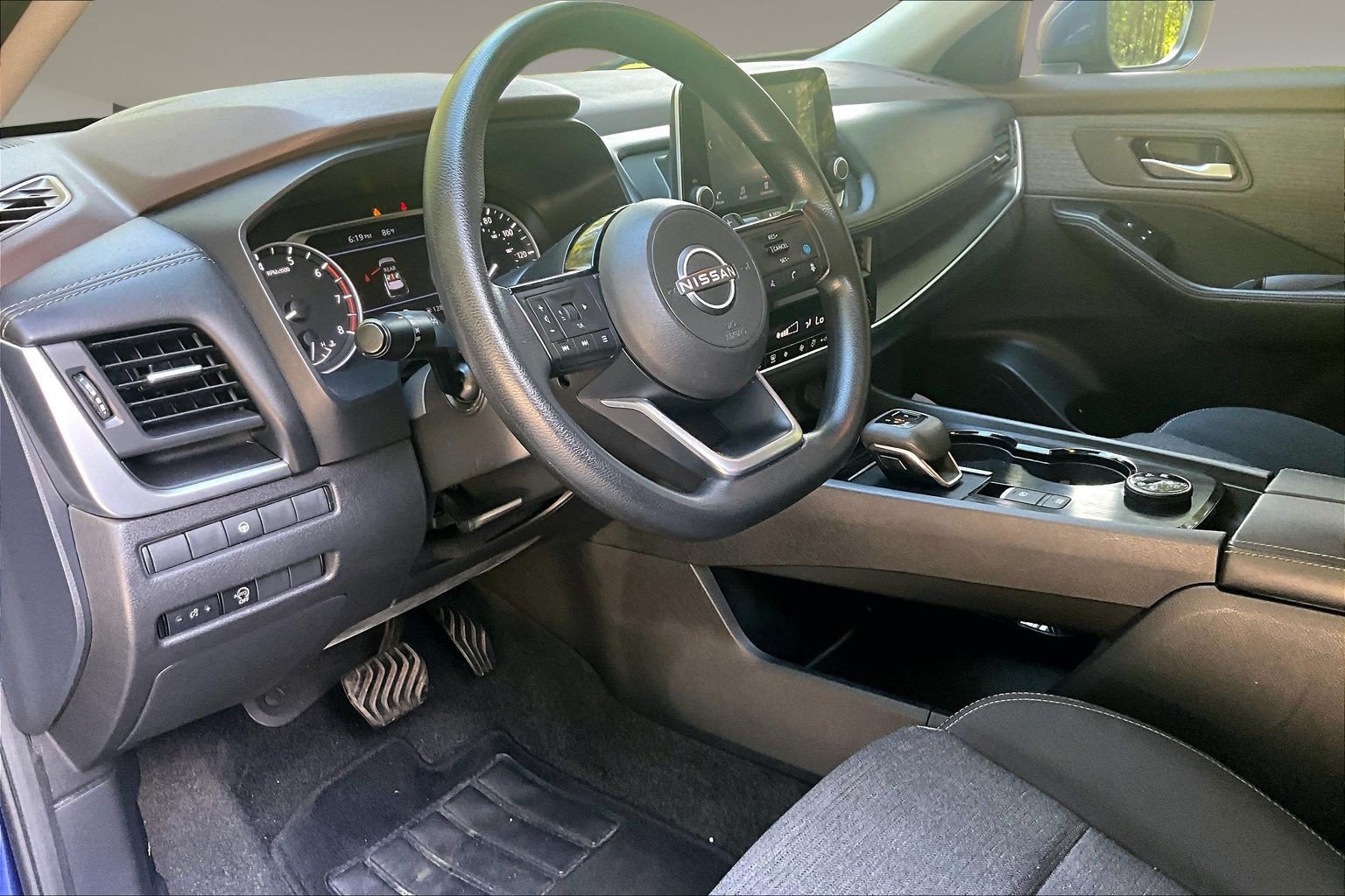 Used 2023 Nissan Rogue SV AWD/4WD image 19