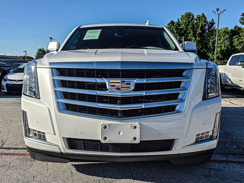 Used 2018 Cadillac Escalade Premium Luxury AWD/4WD image 2