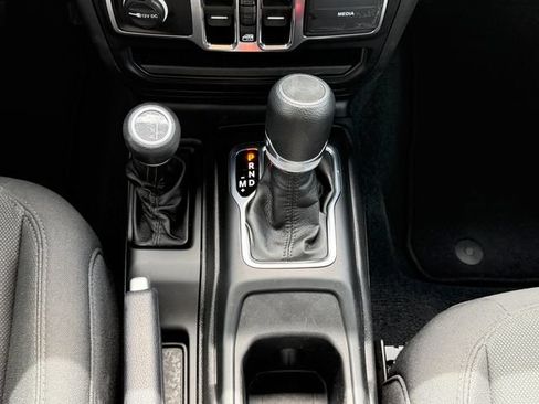 Used 2023 Jeep Wrangler Unlimited Sport AWD/4WD image 19