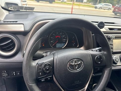 Used 2014 Toyota RAV4 LE AWD/4WD image 5