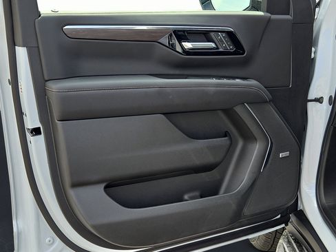 New 2026 Chevrolet Suburban Premier w/ Sun And Tow Package AWD/4WD image 24