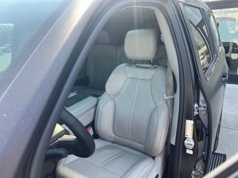 Used 2022 Jeep Wagoneer Series III w/ Premium Group I AWD/4WD image 16