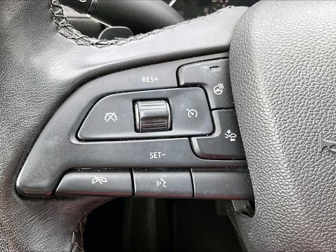 Used 2019 Cadillac XT4 Premium Luxury w/ Cold Weather Package FWD image 21