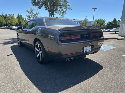 Used 2019 Dodge Challenger SXT w/ Driver Convenience Group RWD image 2