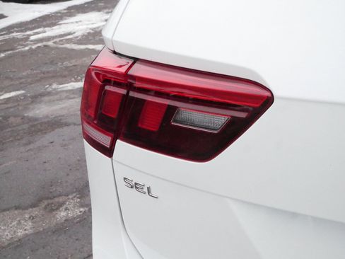 Certified 2024 Volkswagen Tiguan SEL R-Line image 17