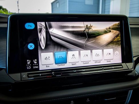 New 2026 Volkswagen Atlas Cross Sport SE image 5