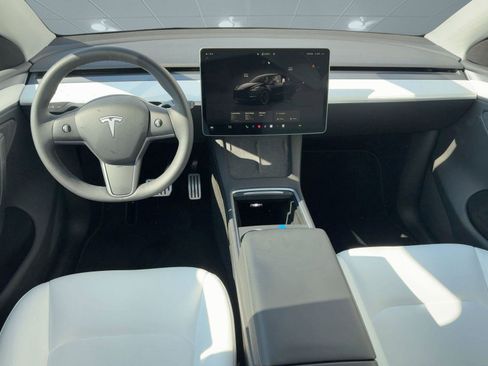 Used 2025 Tesla Model Y Performance image 16