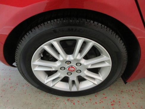 Used 2017 Jaguar XE Premium image 25