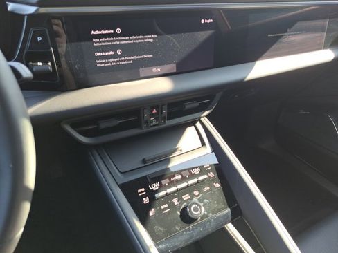 Certified 2025 Porsche Macan 4 Electric image 34