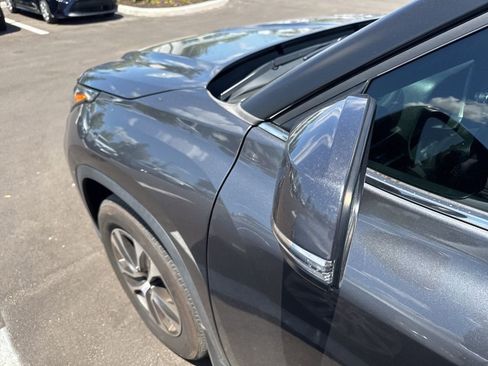 Used 2023 Toyota Highlander XLE image 8