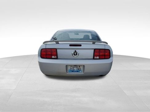 Used 2005 Ford Mustang Deluxe image 6