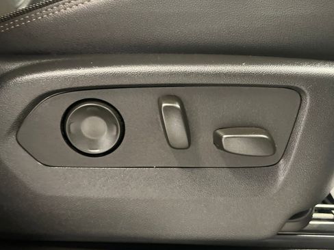 Used 2025 Chevrolet Suburban High Country image 42