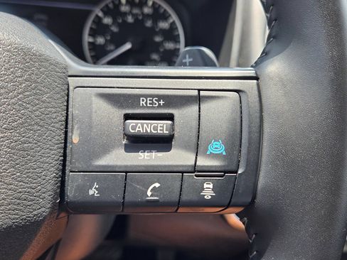 Used 2025 Nissan Rogue SV FWD image 25