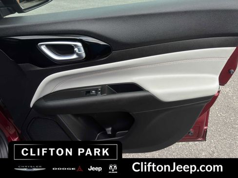 Used 2022 Jeep Compass Limited AWD/4WD image 14