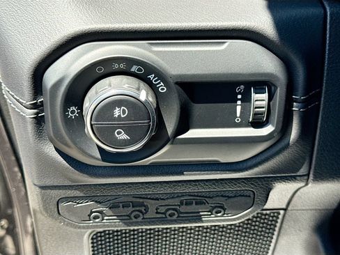Used 2025 Jeep Gladiator Rubicon w/ Safety Group AWD/4WD image 10