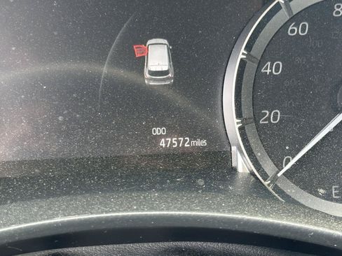 Used 2023 Toyota Highlander XLE FWD image 14