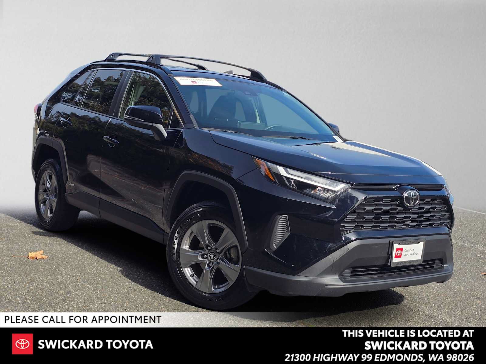 Certified 2025 Toyota RAV4 LE AWD/4WD image 1