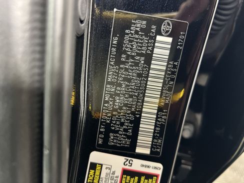 Used 2025 Toyota Camry SE image 30