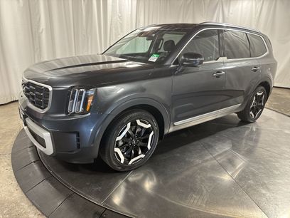 Used 2024 Kia Telluride S w/ S Sunroof Package