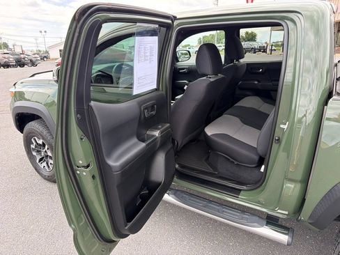 Used 2021 Toyota Tacoma TRD Off-Road w/ Technology Package AWD/4WD image 17