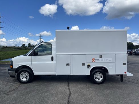 New 2025 Chevrolet Express 3500 w/ Power Convenience Package image 4