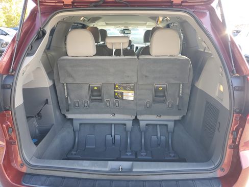 Used 2019 Toyota Sienna L image 14