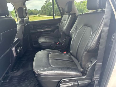 Used 2019 Ford Expedition Max Platinum RWD image 16