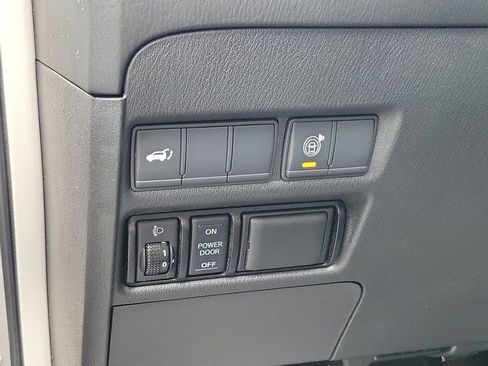 Used 2018 Nissan Armada SL w/ Premium Package RWD image 16